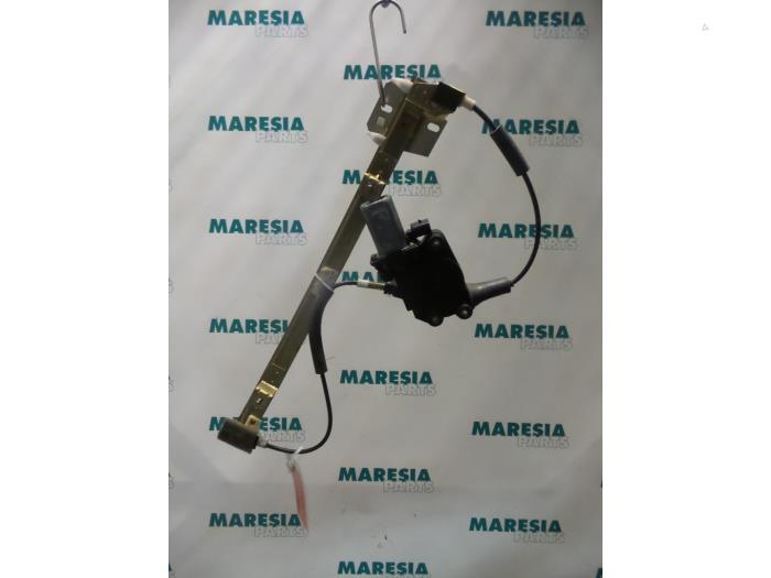 Fönstermekanism, 2-dörrars, höger fram från en Fiat Seicento (187) 1.1 SPI Sporting 1998