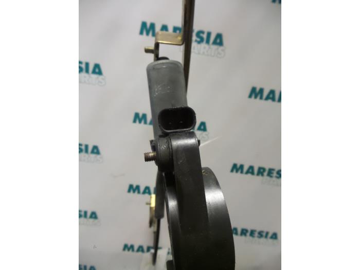 Fönstermekanism, 2-dörrars, höger fram från en Fiat Seicento (187) 1.1 SPI Sporting 1998