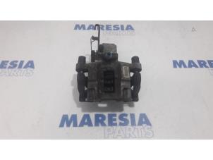 Used Rear brake calliper, left Peugeot 308 SW (L4/L9/LC/LJ/LR) 1.6 BlueHDi 120 Price € 50,00 Margin scheme offered by Maresia Parts