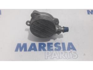 Używane Pompa prózniowa (Diesel) Renault Master III (FD/HD) 2.5 dCi 16V Cena € 50,00 Procedura marży oferowane przez Maresia Parts