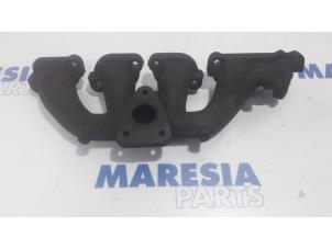 Used Exhaust manifold Renault Master III (FD/HD) 2.5 dCi 16V Price € 75,00 Margin scheme offered by Maresia Parts