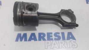 Used Piston Renault Master III (FD/HD) 2.5 dCi 16V Price € 75,00 Margin scheme offered by Maresia Parts
