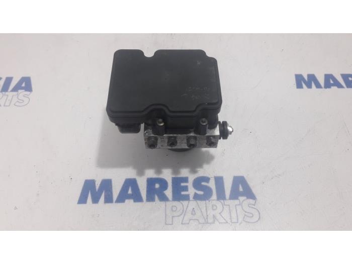 Begagnade ABS-pump Citroen Jumpy 1.6 Blue HDi 115 Pris € 254,10 Inklusive moms erbjuds av Maresia Parts