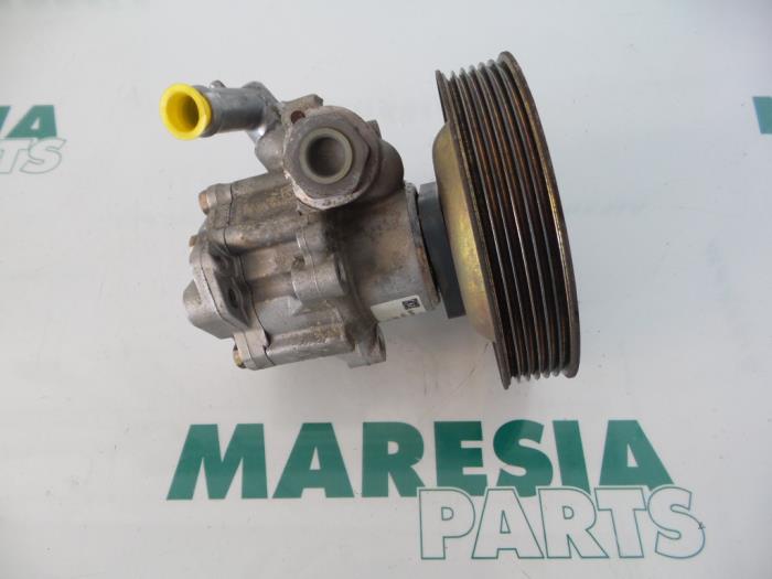 Usagé Pompe de direction Alfa Romeo 146 (930B) 1.8 Twin Spark 16V Prix € 50,00 Règlement à la marge proposé par Maresia Parts