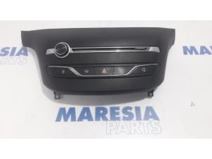 Gebrauchte Radiobedienfeld Peugeot 308 SW (L4/L9/LC/LJ/LR) 1.6 BlueHDi 120 Preis € 105,00 Margenregelung angeboten von Maresia Parts