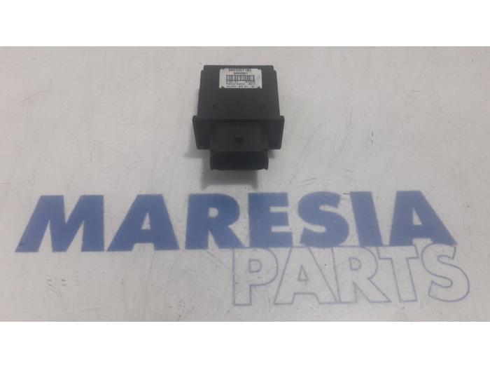 Begagnade Relä Peugeot 3008 I (0U/HU) 1.6 16V THP 150 Pris € 35,00 Marginaltabell erbjuds av Maresia Parts