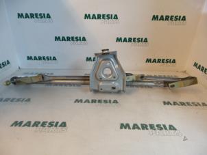 Used Wiper mechanism Renault Clio II (BB/CB) 1.4 Price € 25,00 Margin scheme offered by Maresia Parts