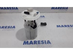 Used Electric fuel pump Renault Espace (RFCJ) 1.6 Tce 200 EDC Price € 75,00 Margin scheme offered by Maresia Parts