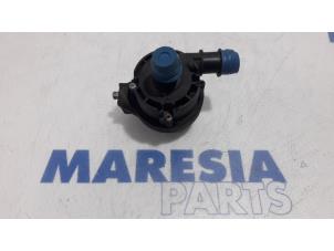 Used Water pump Renault Espace (RFCJ) 1.6 Tce 200 EDC Price € 65,00 Margin scheme offered by Maresia Parts