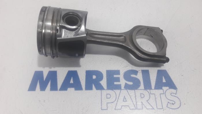 Usados Pistón Peugeot 208 I (CA/CC/CK/CL) 1.4 HDi Precio € 50,00 Norma de margen ofrecido por Maresia Parts