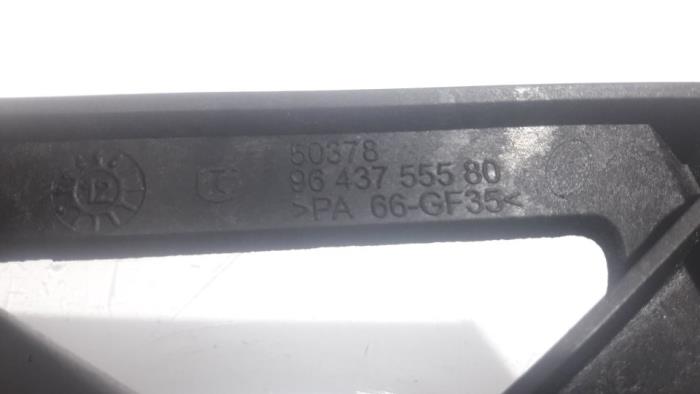 Oil suction pipe from a Peugeot 208 I (CA/CC/CK/CL) 1.4 HDi 2013