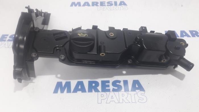 Usagé Couvercle soupapes Peugeot 208 I (CA/CC/CK/CL) 1.4 HDi Prix € 24,95 Règlement à la marge proposé par Maresia Parts