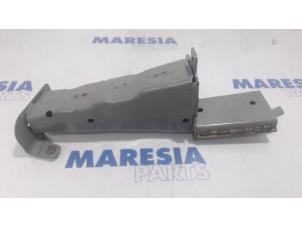 Used Front bumper bracket, right Renault Espace (RFCJ) 1.6 Tce 200 EDC Price € 75,00 Margin scheme offered by Maresia Parts