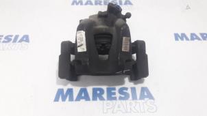 Używane Zacisk hamulcowy lewy przód Citroen C4 Grand Picasso (3A) 1.6 BlueHDI 120 Cena € 30,00 Procedura marży oferowane przez Maresia Parts