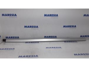 Used Roof rail, right Citroen C4 Grand Picasso (3A) 1.6 BlueHDI 120 Price € 75,00 Margin scheme offered by Maresia Parts
