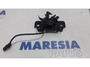 Used Bonnet lock mechanism Renault Espace (RFCJ) 1.6 Tce 200 EDC Price € 40,00 Margin scheme offered by Maresia Parts