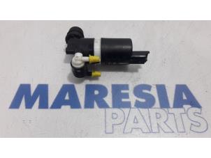 Gebrauchte Scheibensprüherpumpe vorne Renault Espace (RFCJ) 1.6 Tce 200 EDC Preis € 10,00 Margenregelung angeboten von Maresia Parts
