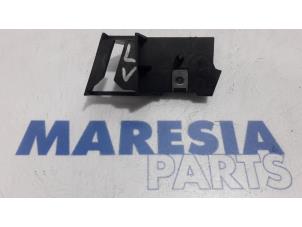 Usados Soporte (varios) Renault Espace (RFCJ) 1.6 Tce 200 EDC Precio € 25,00 Norma de margen ofrecido por Maresia Parts