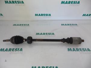 Used Front drive shaft, right Renault Megane Coupé (DA) 1.6i Price € 35,00 Margin scheme offered by Maresia Parts