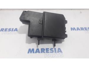 Used Fuse box Renault Espace (RFCJ) 1.6 Tce 200 EDC Price € 105,00 Margin scheme offered by Maresia Parts