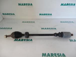 Used Front drive shaft, right Renault Megane Coupé (DA) 1.6i Price € 40,00 Margin scheme offered by Maresia Parts