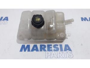 Used Expansion vessel Renault Espace (RFCJ) 1.6 Tce 200 EDC Price € 35,00 Margin scheme offered by Maresia Parts