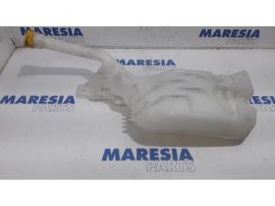 Used Front windscreen washer reservoir Renault Espace (RFCJ) 1.6 Tce 200 EDC Price € 50,00 Margin scheme offered by Maresia Parts