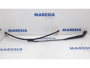 Used Front wiper arm Renault Espace (RFCJ) 1.6 Tce 200 EDC Price € 35,00 Margin scheme offered by Maresia Parts