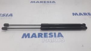 Used Set of tailgate gas struts Renault Megane III Grandtour (KZ) 1.5 dCi 110 Price € 35,00 Margin scheme offered by Maresia Parts