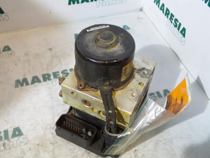 Usagé Pompe ABS Renault Laguna I (B56) 1.8 Prix € 75,00 Règlement à la marge proposé par Maresia Parts