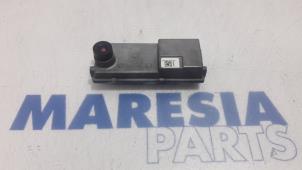 Used Reversing camera Renault Espace (RFCJ) 1.6 Tce 200 EDC Price € 199,50 Margin scheme offered by Maresia Parts