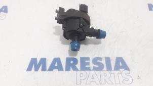 Usagé Pompe à eau Opel Vivaro 1.6 CDTI BiTurbo 120 Prix € 127,05 Prix TTC proposé par Maresia Parts