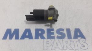 Used Windscreen washer pump Opel Vivaro 1.6 CDTI BiTurbo 120 Price € 30,25 Inclusive VAT offered by Maresia Parts