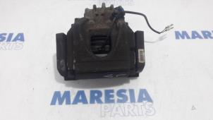 Używane Zacisk hamulcowy lewy przód Citroen C5 III Tourer (RW) 1.6 16V THP 155 Cena € 131,25 Procedura marży oferowane przez Maresia Parts