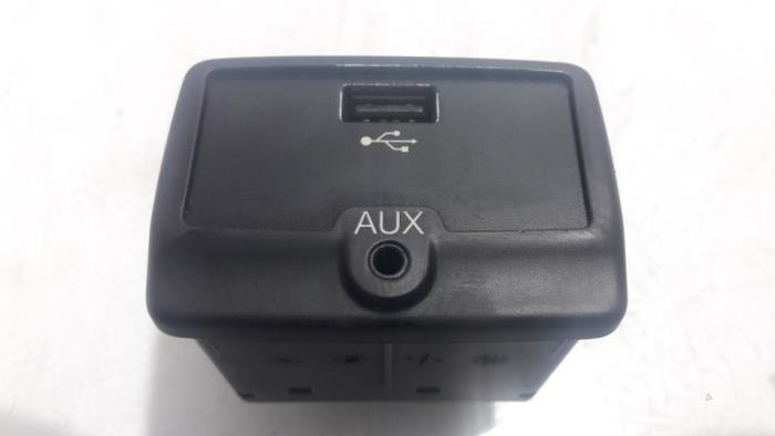 AUX / USB-Anschluss van een Citroën Jumper (U9)  2014