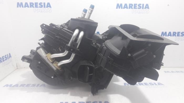 Usagé Bloc chauffage Opel Movano 2.3 CDTi 16V FWD Prix € 210,00 Règlement à la marge proposé par Maresia Parts