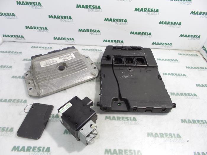 Used Engine management computer Renault Scénic II (JM) 2.0 16V Price € 324,99 Margin scheme offered by Maresia Parts