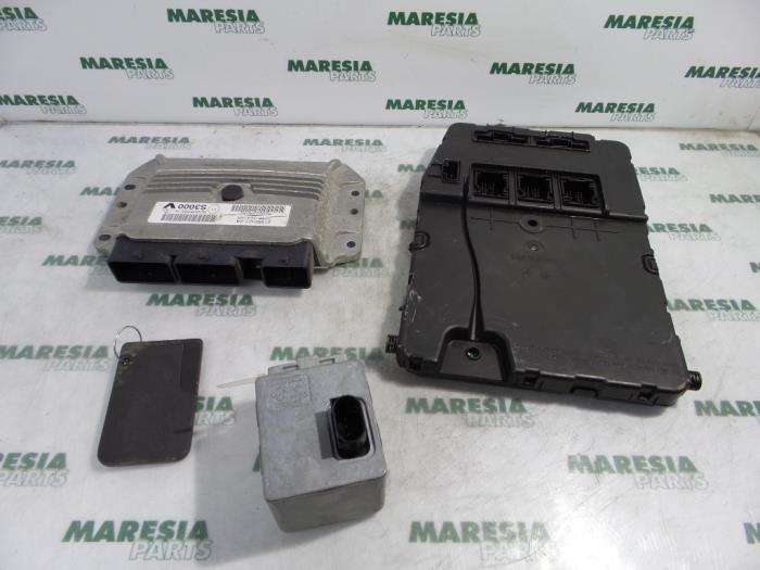 Used Engine management computer Renault Scénic II (JM) 1.6 16V Price € 324,99 Margin scheme offered by Maresia Parts