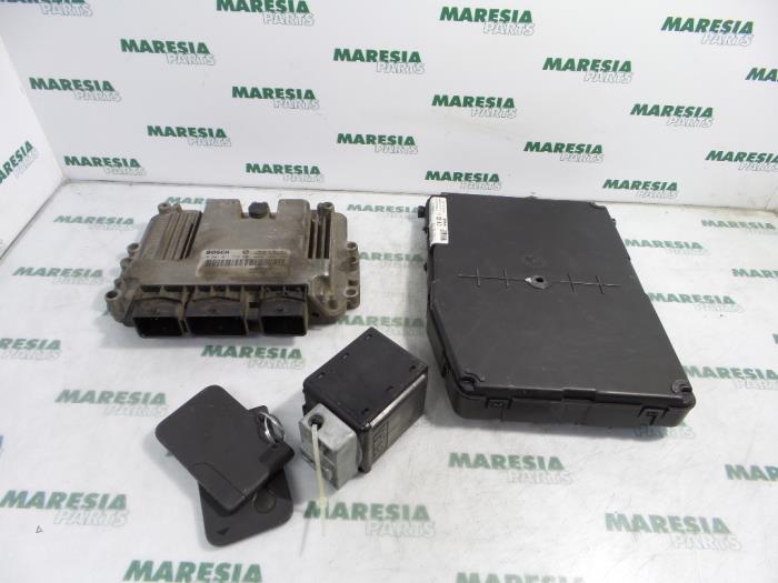 Used Engine management computer Renault Scénic II (JM) 1.9 dCi 120 Price € 324,99 Margin scheme offered by Maresia Parts