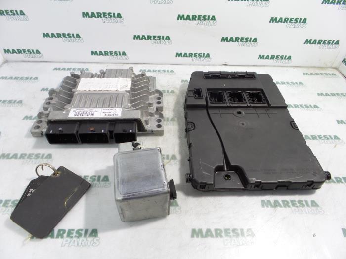 Used Engine management computer Renault Scénic II (JM) 1.5 dCi 105 Price € 324,99 Margin scheme offered by Maresia Parts