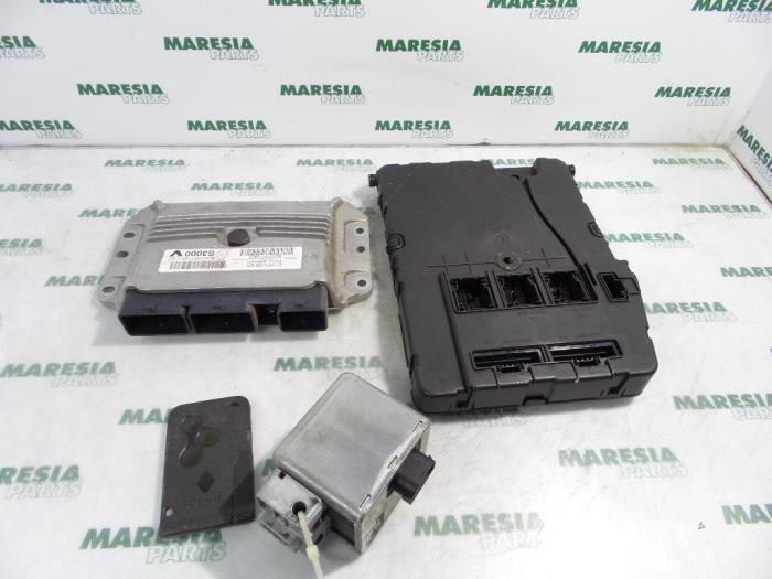 Used Engine management computer Renault Scénic II (JM) 1.6 16V Price € 324,99 Margin scheme offered by Maresia Parts