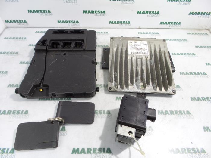 Used Engine management computer Renault Scénic II (JM) 1.5 dCi 100 Price € 324,99 Margin scheme offered by Maresia Parts