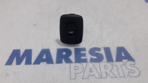 Used Electric window switch Citroen C5 III Tourer (RW) 1.6 16V THP 155 Price € 25,00 Margin scheme offered by Maresia Parts