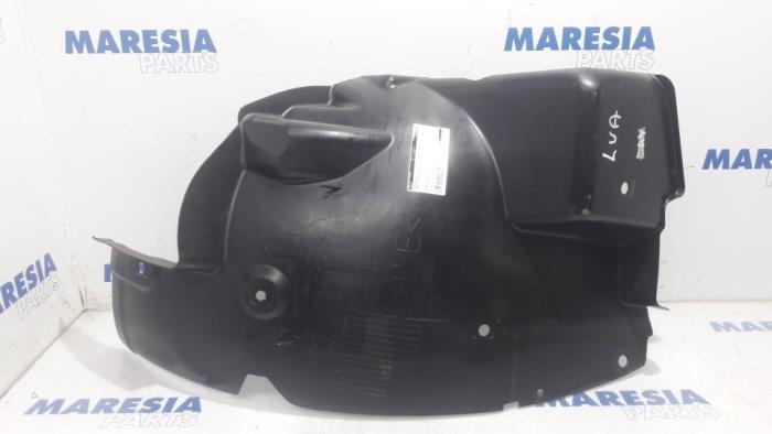 Używane Nadkole Opel Movano 2.3 CDTi 16V FWD Cena € 30,00 Procedura marży oferowane przez Maresia Parts