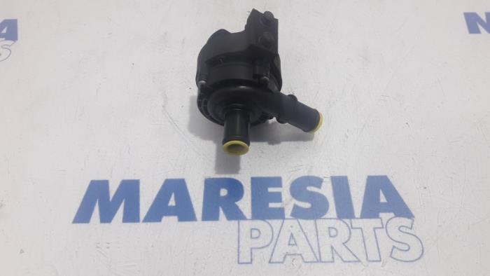 Begagnade Vattenpump Opel Movano 2.3 CDTi 16V FWD Pris € 50,00 Marginaltabell erbjuds av Maresia Parts
