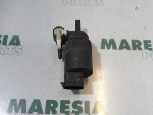 Usados Bomba de limpiaparabrisas delante Renault Laguna I (B56) 1.8 Precio € 10,00 Norma de margen ofrecido por Maresia Parts