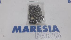 Used Tappet Renault Clio II (BB/CB) 1.4 16V Price € 50,00 Margin scheme offered by Maresia Parts