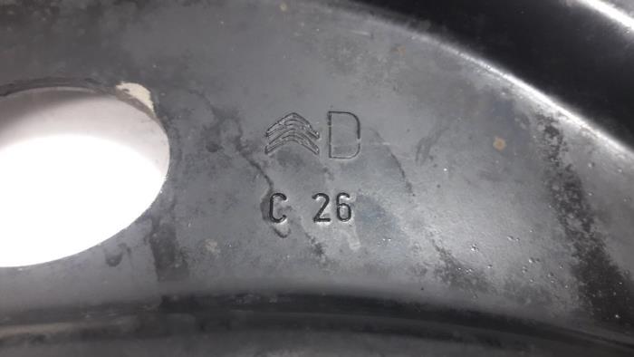 Bras de suspension bas avant droit d'un Peugeot 2008 (CU) 1.2 Vti 12V PureTech 82 2014