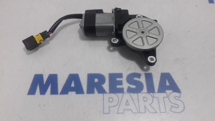Używane Silnik szyberdachu Peugeot 2008 (CU) 1.2 Vti 12V PureTech 82 Cena € 75,00 Procedura marży oferowane przez Maresia Parts