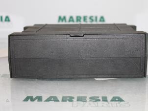 Usados Sistema de navegación Alfa Romeo 166 3.2 V6 24V Precio € 262,50 Norma de margen ofrecido por Maresia Parts